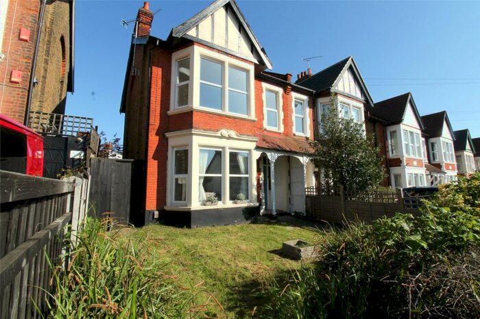 3 Bedroom Apartment To Rent In Meteor Road, Westcliff-On-Sea, Essex, SS0