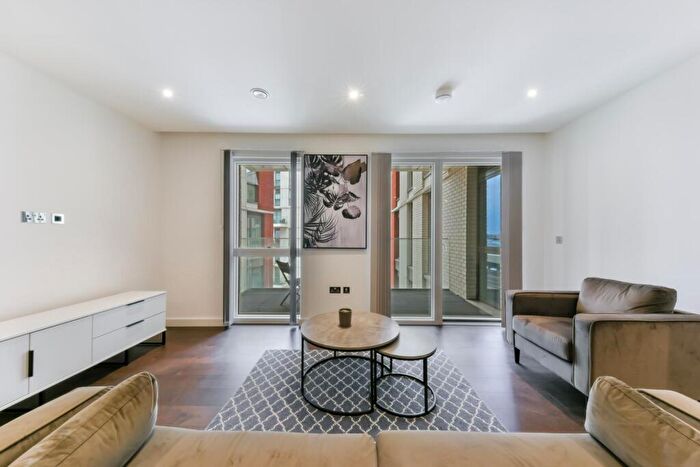 2 Bedroom Flat To Rent In Lexington Gardens, Nine Elms, London, SW11