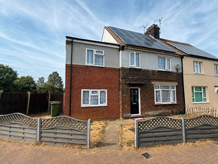 3 Bedroom Semi Detached House For Sale In Shakespeare Avenue, Peterborough, PE1