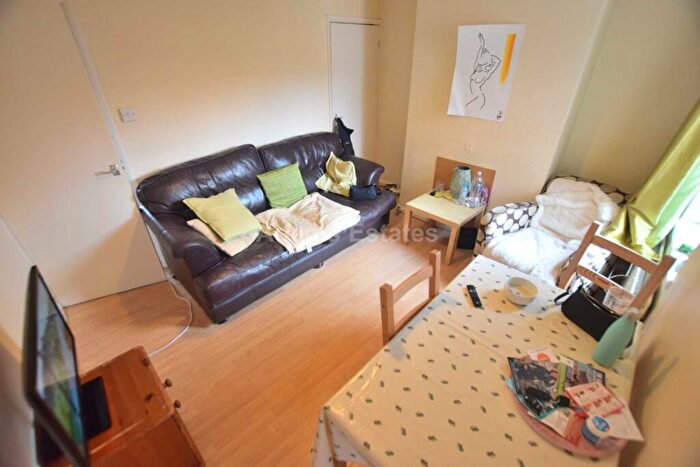 3 Bedroom Terraced House To Rent In Cardigan Road, Reading, RG1