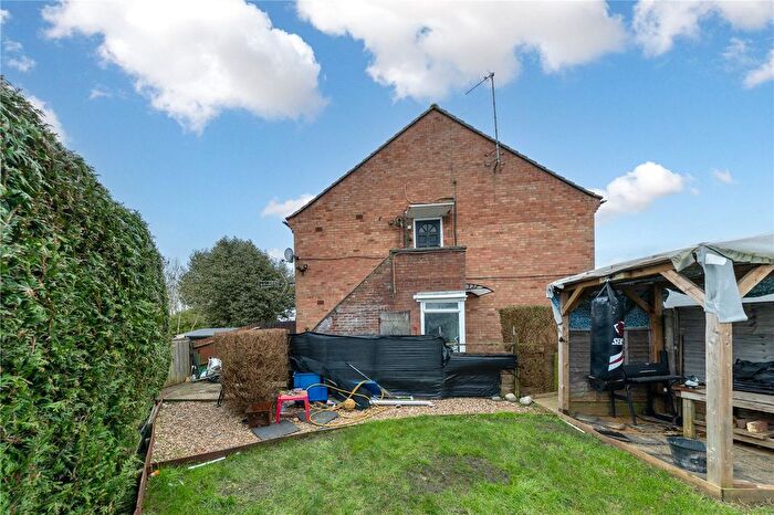 2 Bedroom Maisonette For Sale In Moreton Road North, Luton, LU2