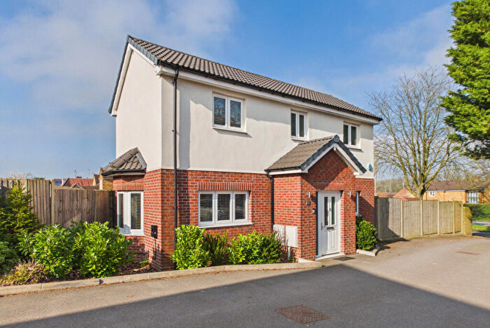 2 Bedroom Detached House For Sale In Savoy Close, Hemel Hempstead, HP2