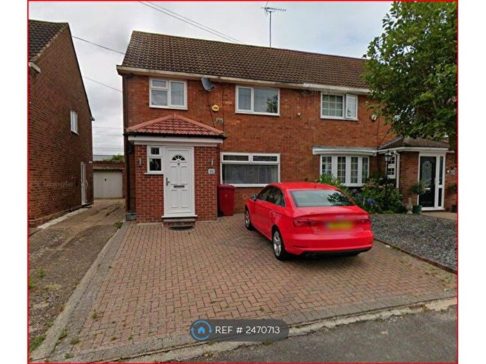 3 Bedroom Semi-Detached House To Rent In Alderbury Road, Slough, SL3