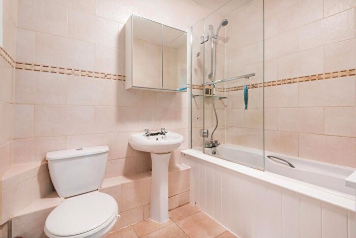 1 Bedroom Flat To Rent In Great Heathmead, Wilton House Great Heathmead, RH16