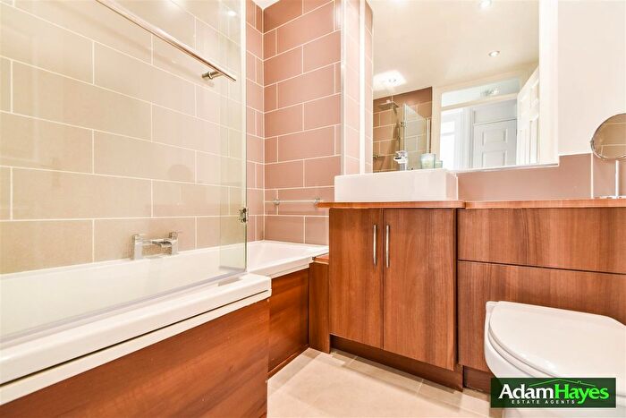 1 Bedroom Flat For Sale In Friern Park, North Finchley, N12
