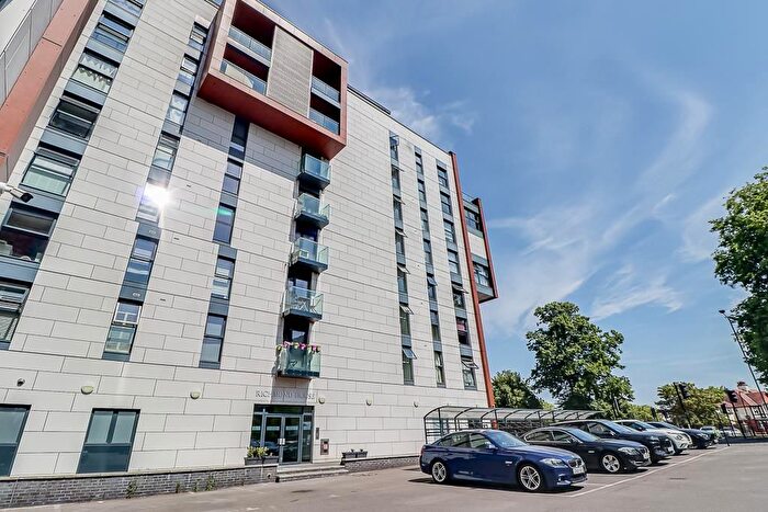 2 Bedroom Flat For Sale In Richmond House, Victoria Avenue, Southend-On-Sea, SS2