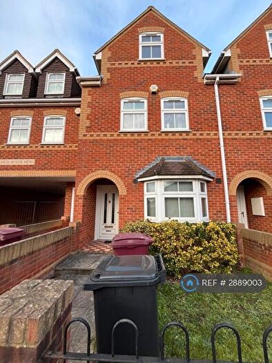 5 Bedroom Terraced House To Rent In Coach House Mews, Reading, RG4