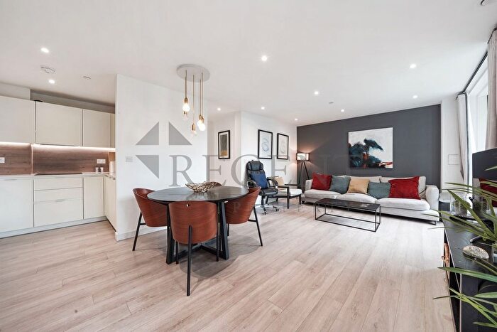 2 Bedroom Flat To Rent In The Shoreline Building, Newnton Close, N4