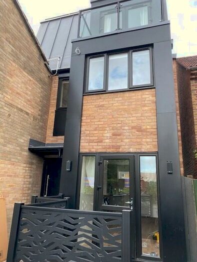 2 Bedroom Town House To Rent In Rose Road, Southampton, Hampshire, SO14