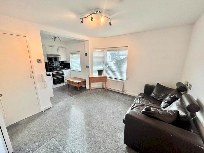 1 Bedroom Flat To Rent In Twyford Avenue, Portsmouth, PO2