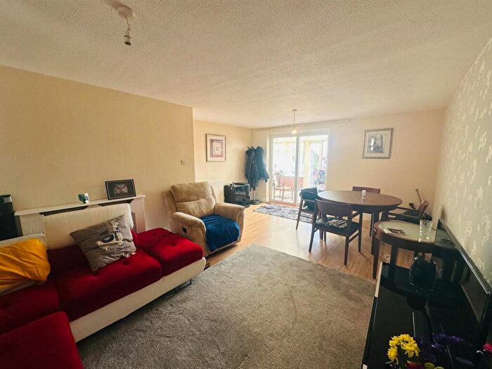 3 Bedroom House To Rent In Thorntons Way, Stockingford, CV10