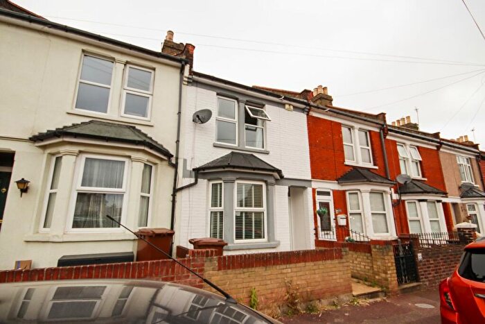 4 Bedroom House To Rent In Balfour Road, Chatham, ME4