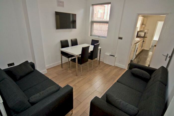 5 Bedroom End Of Terrace House To Rent In *&#;pppw Excluding Bills* Frederick Grove, Lenton, - Uon, NG7