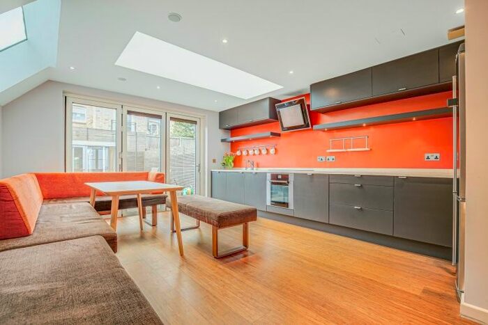 3 Bedroom Flat To Rent In Connaught Mews, Vera Road, London, SW6