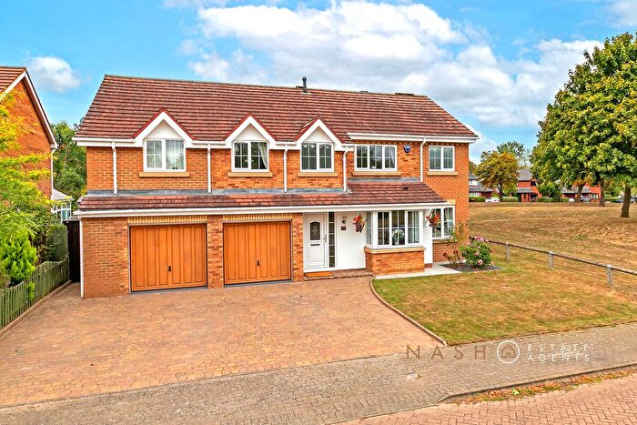 6 Bedroom Detached House For Sale In Lynmouth Crescent, Furzton, MK4