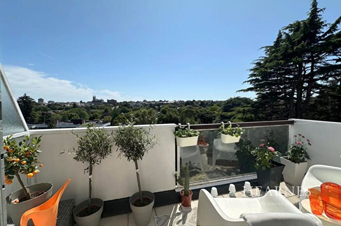 2 Bedroom Apartment For Sale In Branksome Wood Road, Bournemouth, BH2