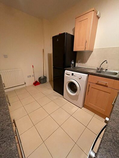 2 Bedroom Flat To Rent In Spurway Parade, Woodford Avenue, Ilford, London, IG2