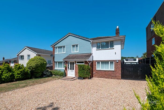5 Bedroom Detached House For Sale In York Avenue, East Cowes, PO32