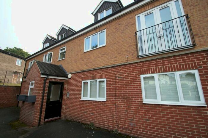 2 Bedroom Apartment To Rent In Iveson Road, Leeds, LS16
