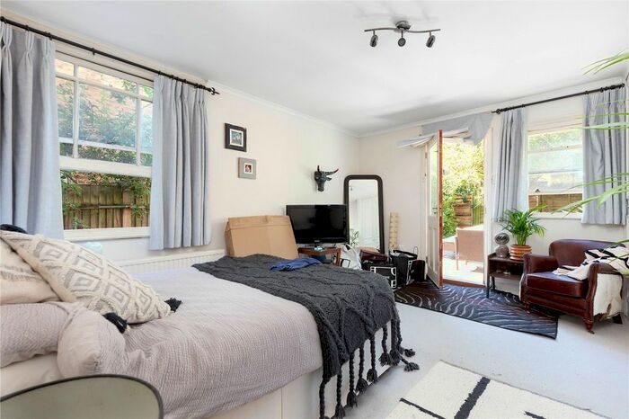 2 Bedroom Flat To Rent In Lessar Avenue, Clapham South, London, SW4