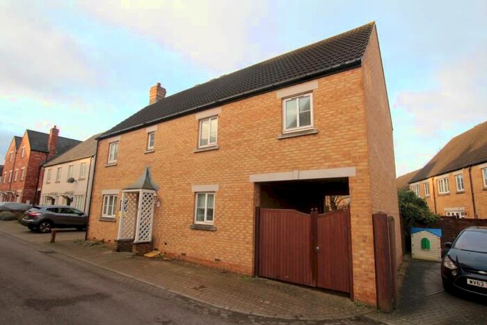 4 Bedroom Property To Rent In Castle Court, Stoke Gifford, Bristol, BS34
