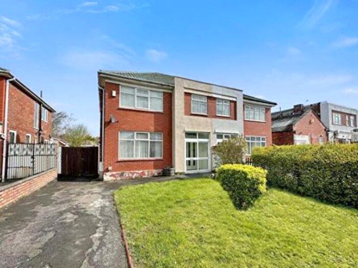 3 Bedroom Semi-Detached House For Sale In Fairhaven Road, Southport, PR9