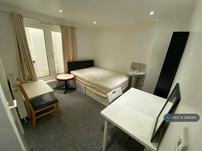2 Bedroom Flat To Rent In St. James's Street, Brighton, BN2