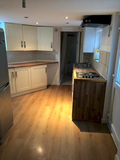 1 Bedroom Flat To Rent In , Romsey Road, Dagenham, RM9