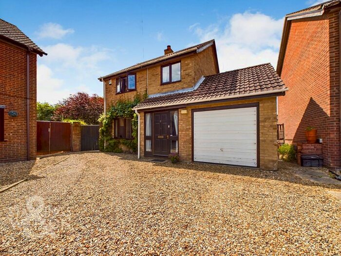 3 Bedroom Detached House For Sale In Granary Close, Freethorpe, Norwich, NR13