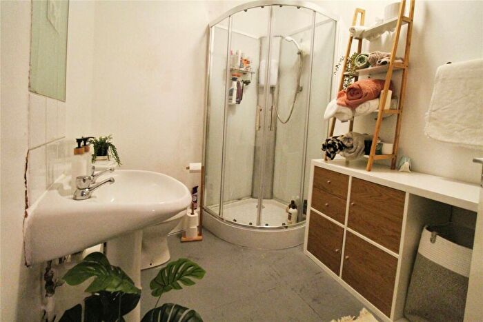 1 Bedroom Flat For Sale In Market Place, Romsey, Hampshire, SO51