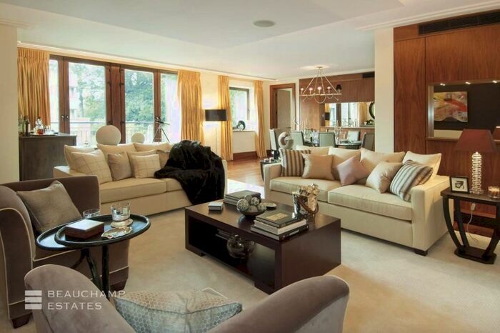 Flat To Rent In Ebony Court, Hampstead Garden Suburb, N2