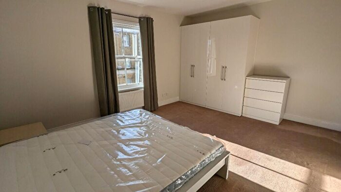 2 Bedroom Flat To Rent In Canute Road, Southampton, Hampshire, SO14