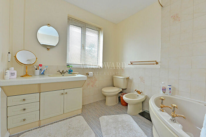 3 Bedroom Detached House For Sale In Lyncroft Avenue, Ripley, DE5