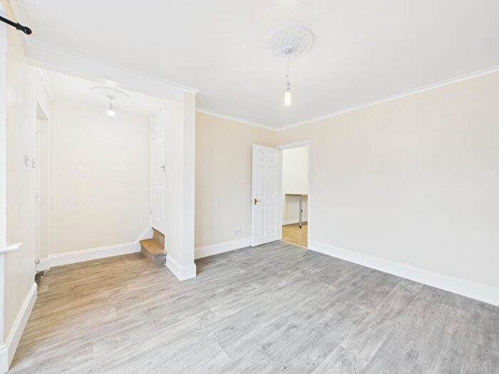 3 Bedroom Semi-Detached House To Rent In Fairfield Road, Oadby, LE2