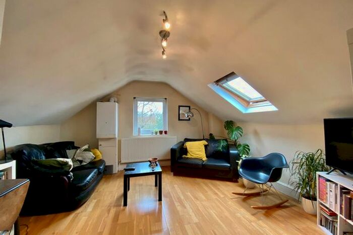 2 Bedroom Flat To Rent In Holmewood Road, London, SW2