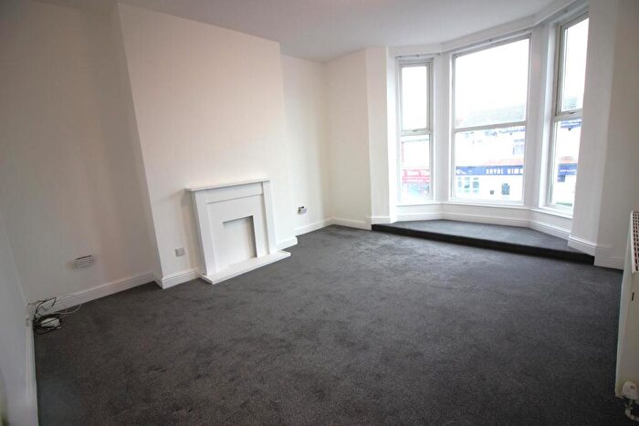 2 Bedroom Flat To Rent In Middle Flat Bed, PR8