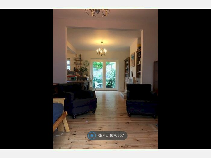 3 Bedroom Semi-Detached House To Rent In Ryedale, London, SE22