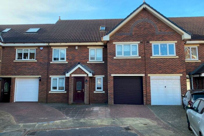 4 Bedroom Town House To Rent In Summerfields, Lytham St Annes, FY8