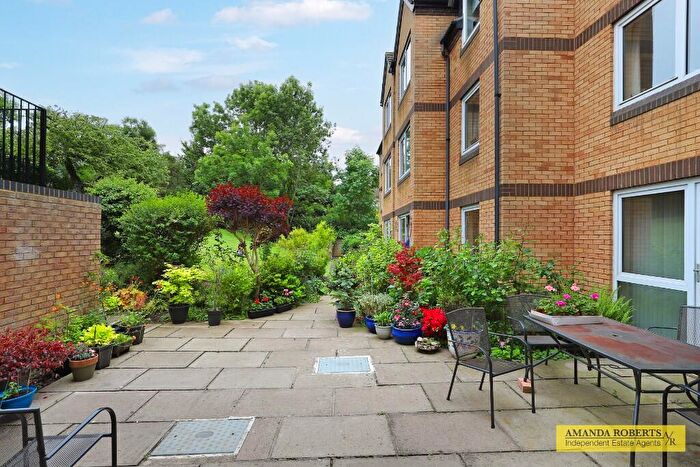 1 Bedroom Serviced Apartments For Sale In Kings Head Hill, London, E4