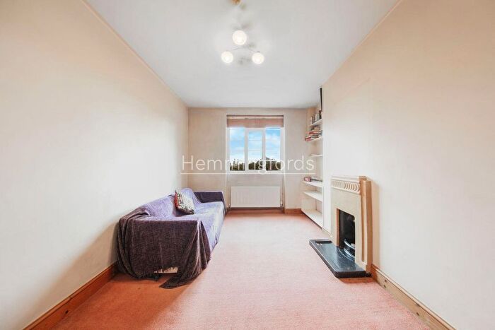 1 Bedroom Flat For Sale In Angel House, Pentonville Road, N1