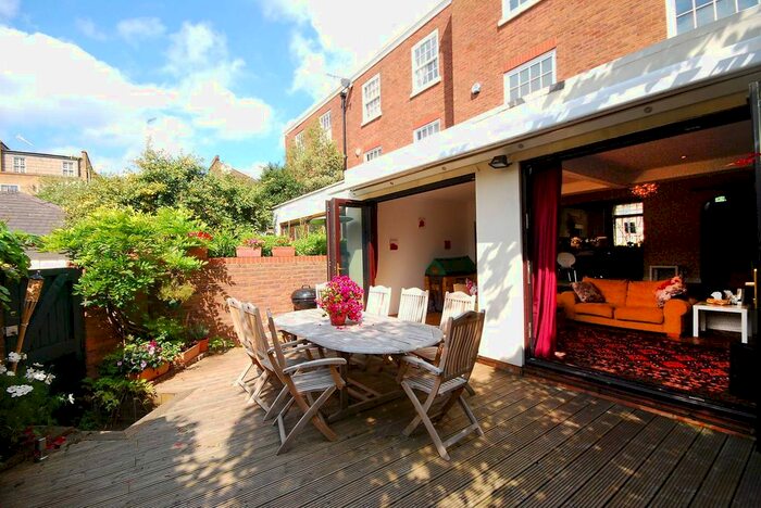 4 Bedroom Property To Rent In Cambria Street, Moore Park Estate, London, SW6