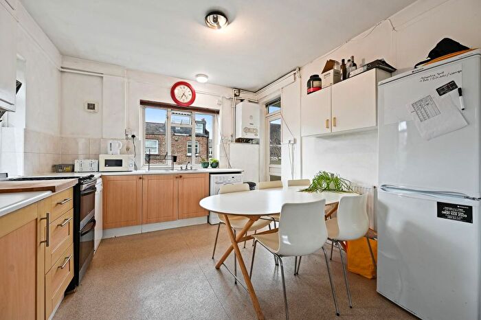 3 Bedroom Flat To Rent In Westville Road, London, W12
