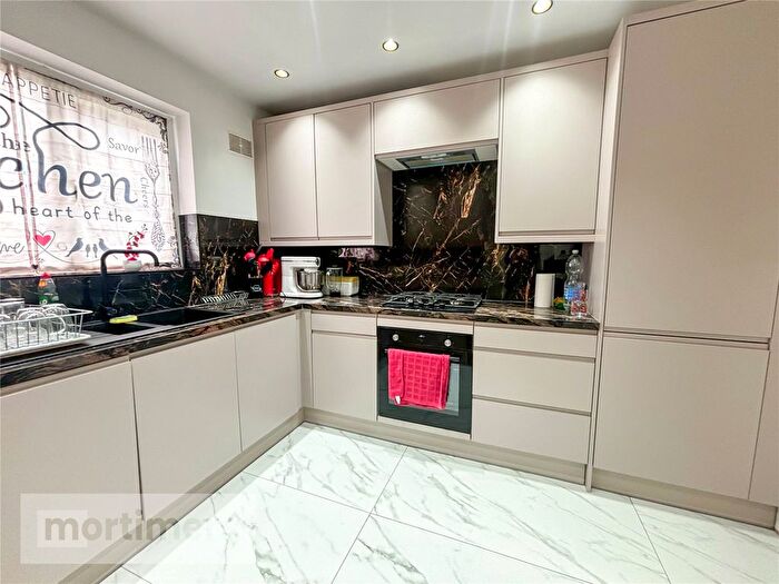 3 Bedroom End Terrace House For Sale In Fleetwood Close, Blackburn, Lancashire, BB2