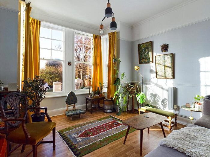 2 Bedroom Apartment To Rent In East Drive, Flat, Brighton, BN2