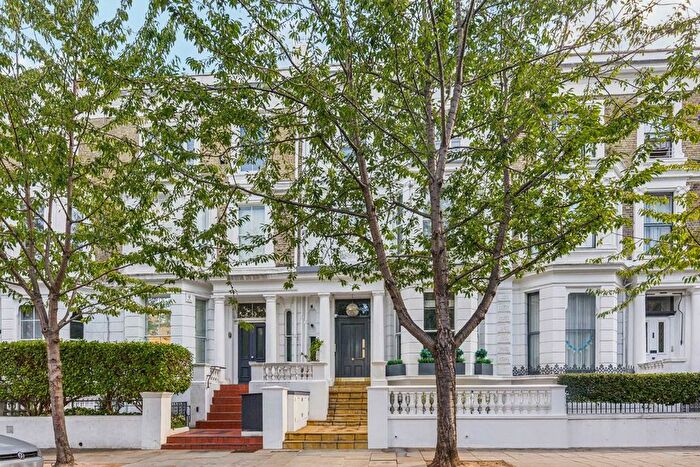 2 Bedroom Flat To Rent In Russell Road, West Kensington, W14