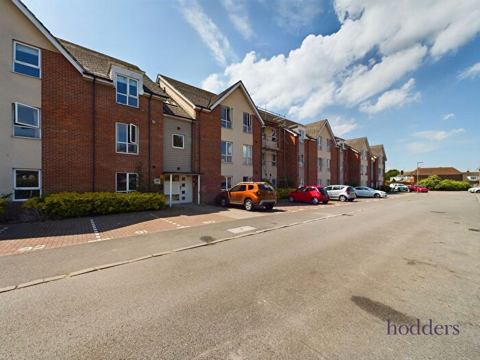 2 Bedroom Flat To Rent In Harrow Close, Addlestone, Surrey, KT15