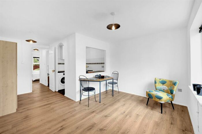 1 Bedroom Flat To Rent In Abingdon Close, London, SE1