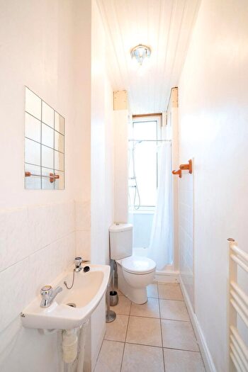 1 Bedroom Flat To Rent In Wardlaw Place, Edinburgh, EH11