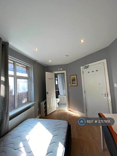 5 Bedroom Semi Detached House To Rent In Broadlands Road, Southampton, SO17