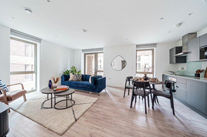 2 Bedroom Apartment To Rent In Bed, Th Floor, Tyne, Refinery House In Anchors Point, E16